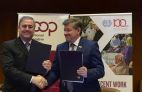 Ariel Guarco and Guy Ryder sign Memorandum of Understanding